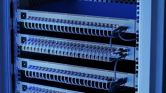 Switch UniFi installati a rack e cablati